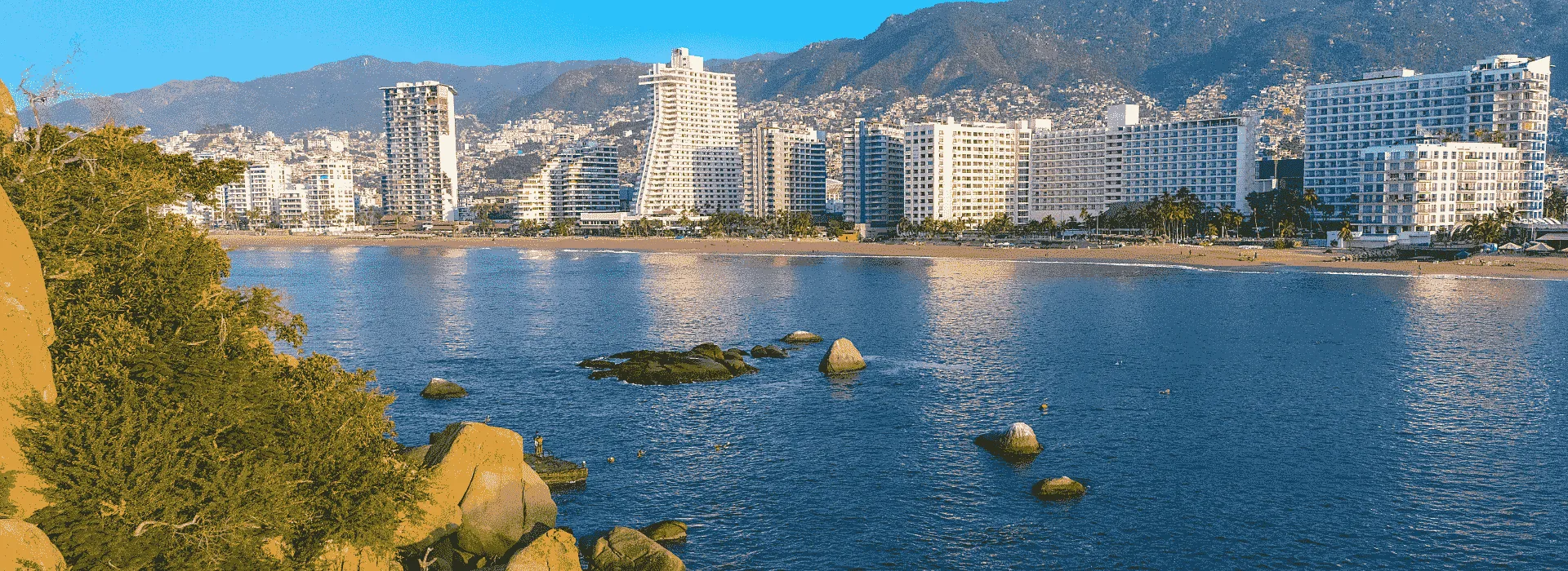 Casas con Alberca en Acapulco: Inversión Airbnb y Retiro frente al Mar Guerrero