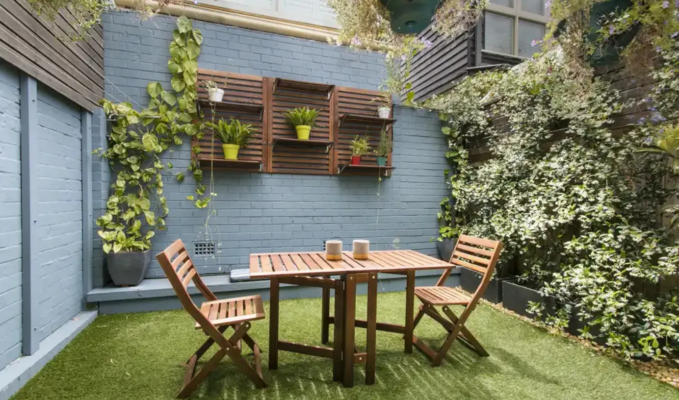 Decora con éxito un patio interior en casa